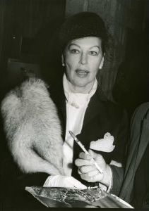 1977-Ava Gardner, Hollywood.jpg